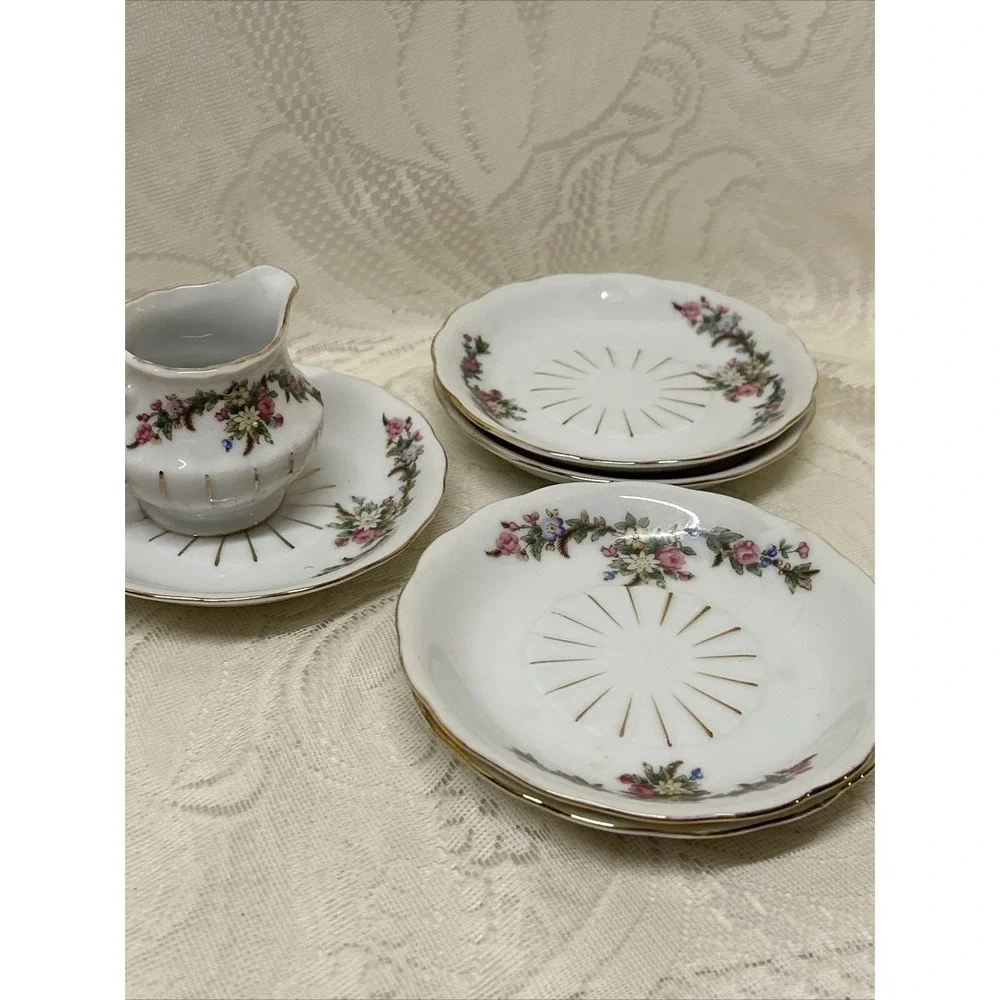 Vintage FAO Schwartz‎ Lot of 6 Children Size PLATES ONLY And Pitcher Display